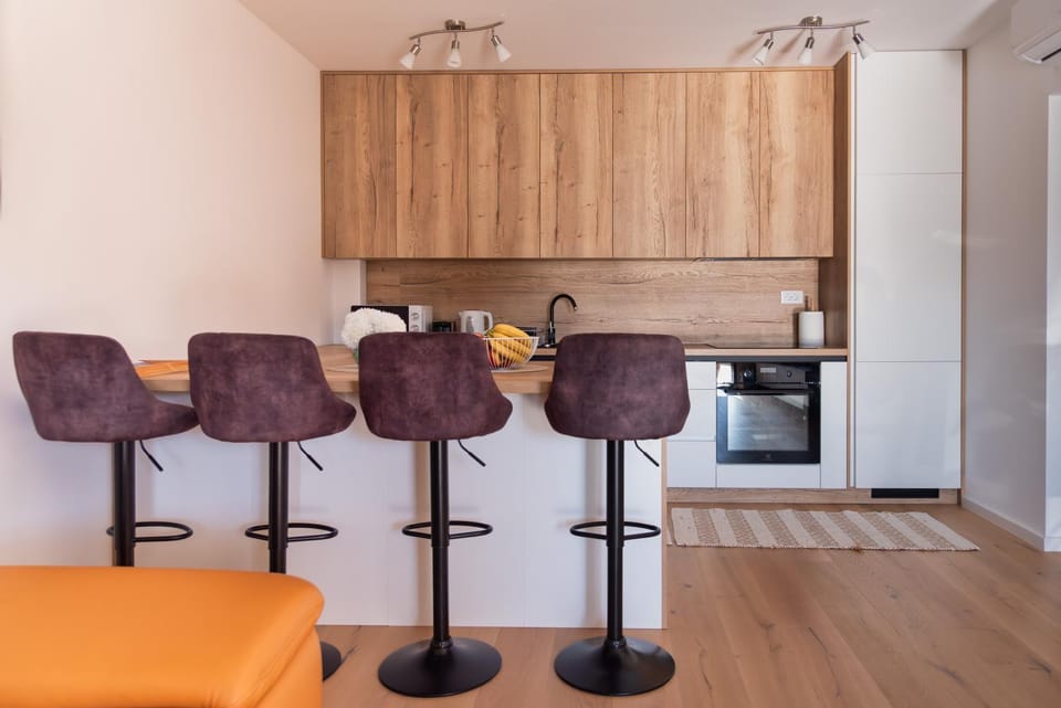 Kitchen or kitchenette, oven, stove