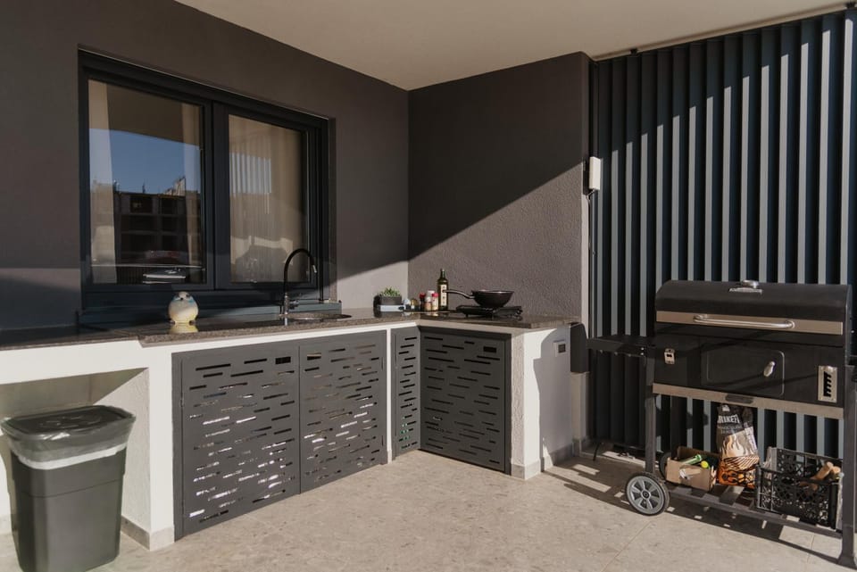 BBQ facilities, Kitchen or kitchenette