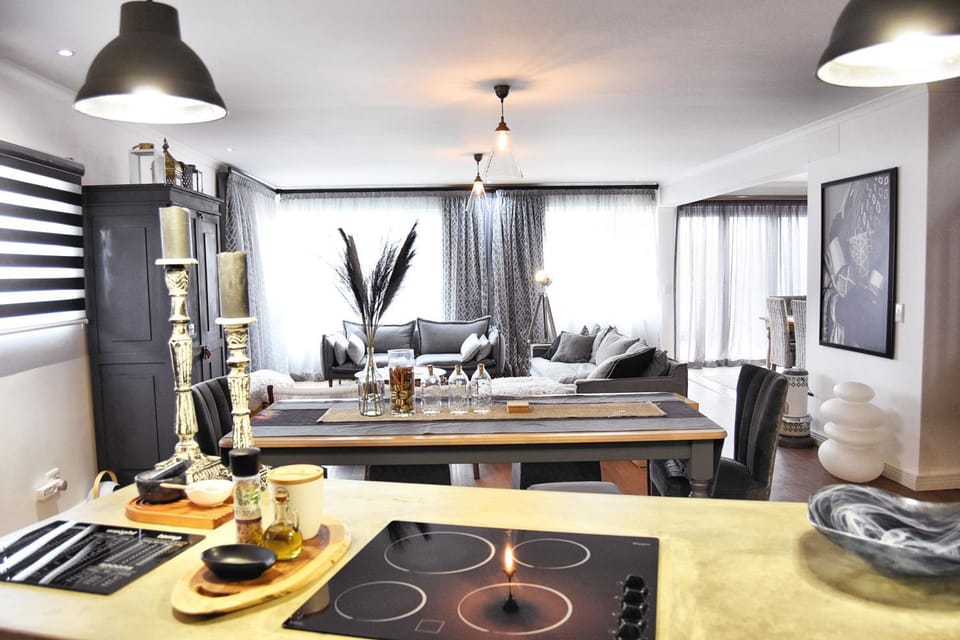 Kitchen or kitchenette, Living room