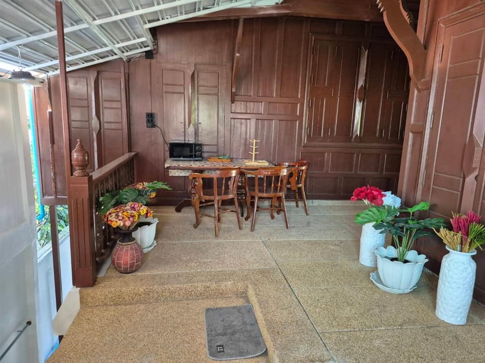 Patio, Dining area