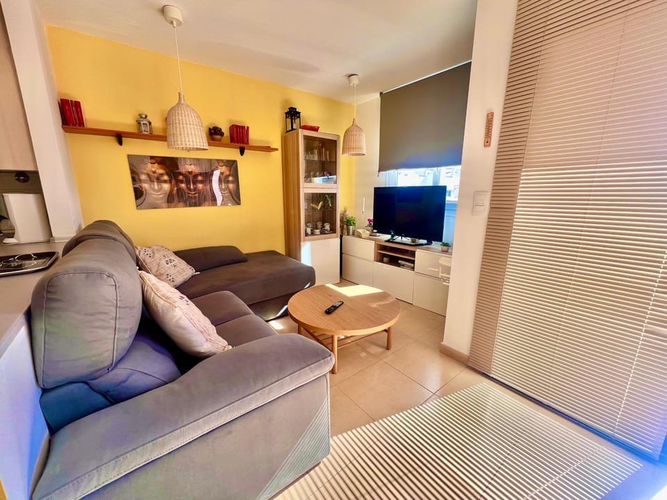 Communal lounge/ TV room, TV and multimedia, Living room, Seating area, Evening entertainment