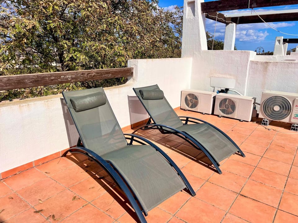 Seating area, sunbed