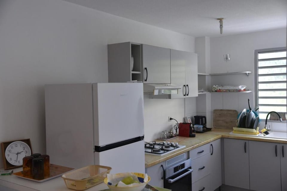 Coffee/tea facilities, oven, kitchen