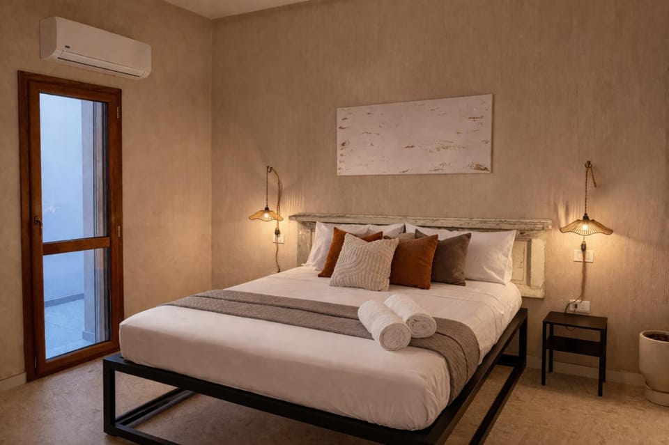 Bed, Bedroom, air conditioner