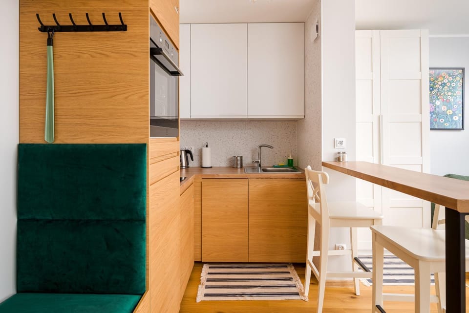 Kitchen or kitchenette, Dining area, oven, stove