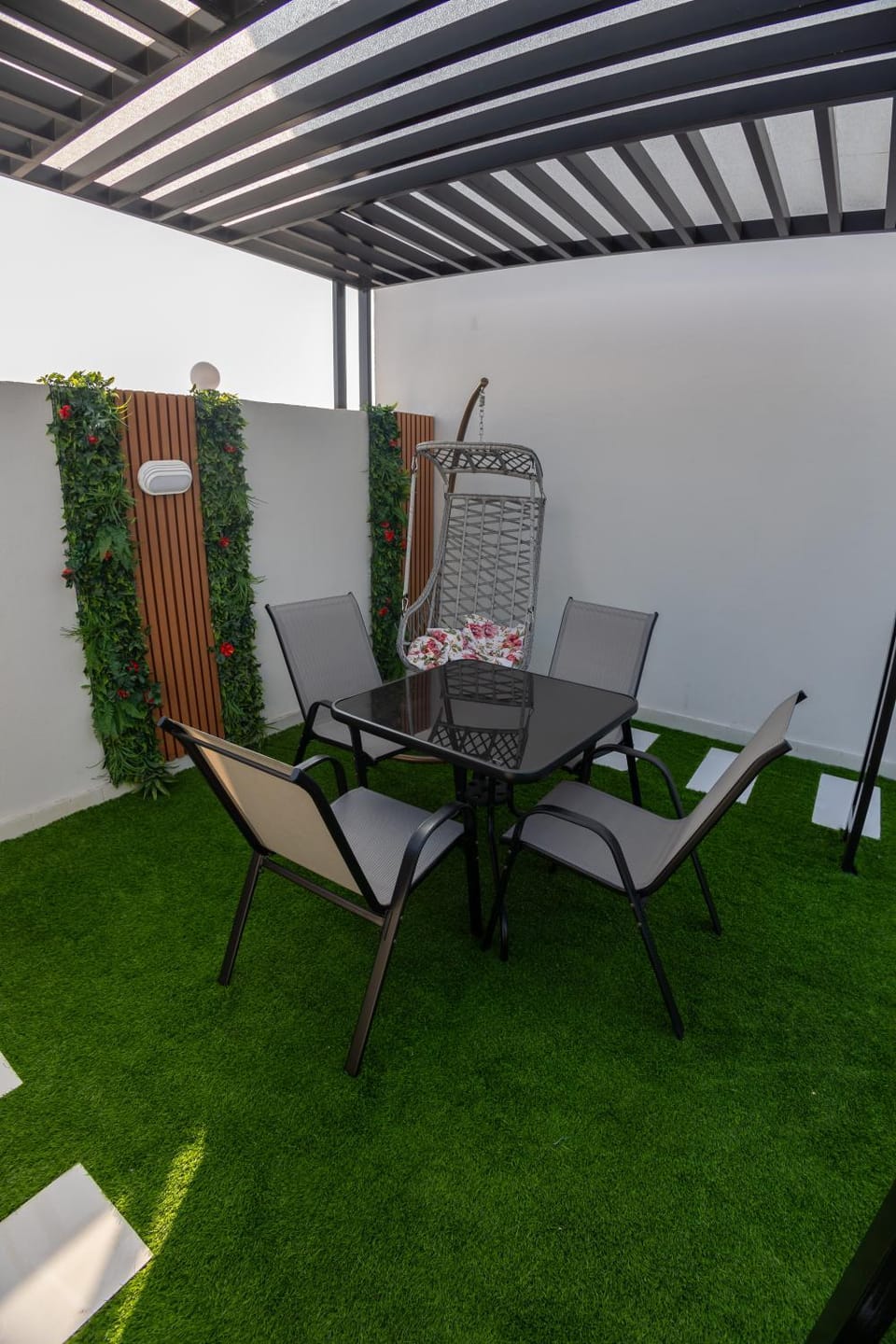 Dining area, Garden view