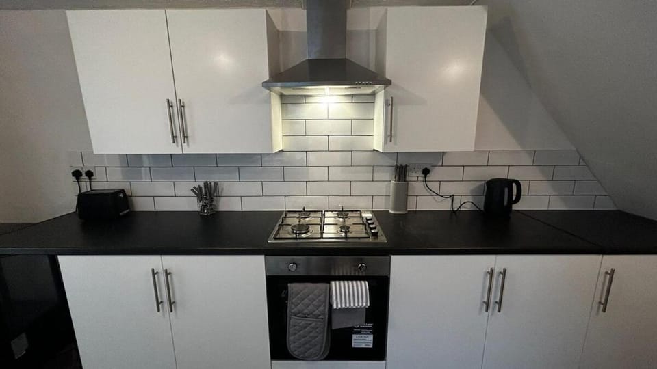 Patrick Street Double Bed - Fast WiFi - Free Parking - 1 Bedroom in 4 Bedroom House PS2 Apartment in Grimsby