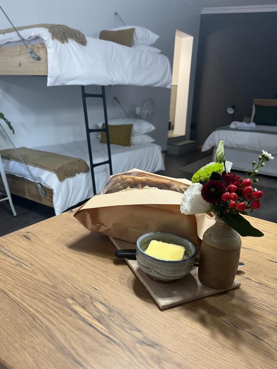 Bed, Kitchen or kitchenette, Food and drinks, Bedroom