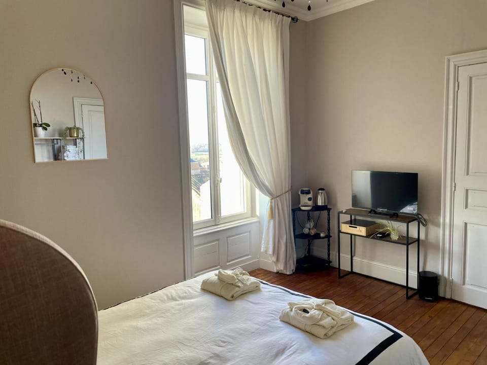 chambre Contemporaine - Château Maranne Bed and Breakfast in Pays de la Loire