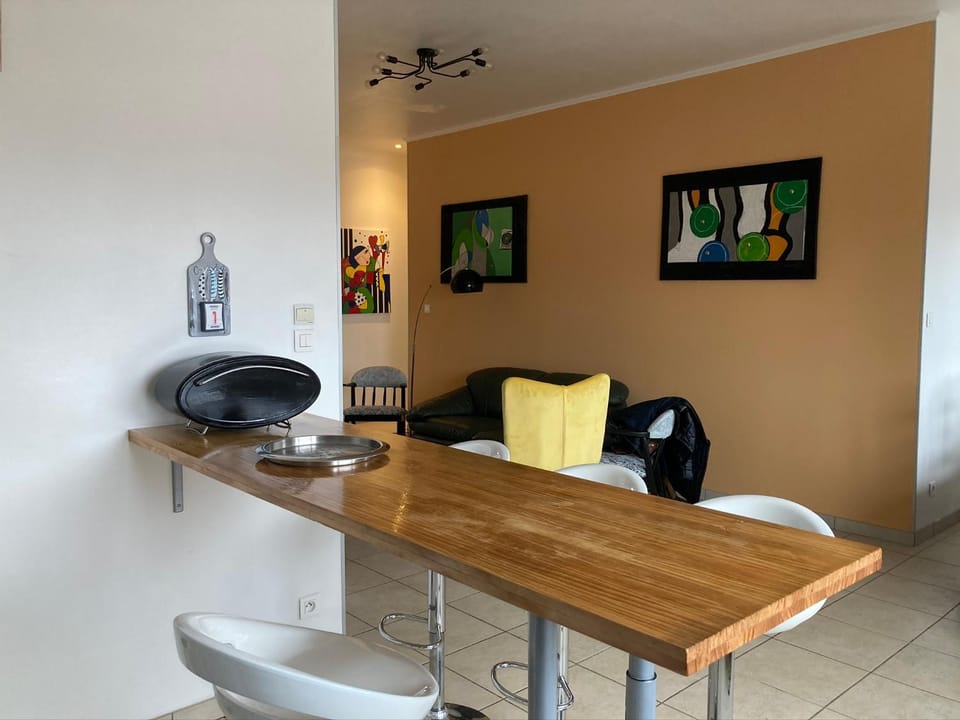 Seating area, Dining area