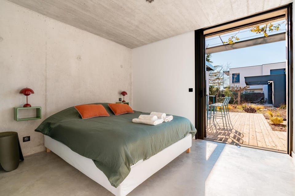 Patio, Bed, Balcony/Terrace, Photo of the whole room, Bedroom, towels