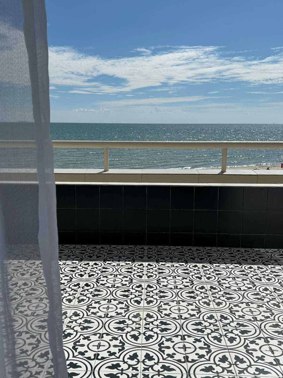 Casa Melati Beachfront with Massage Chair and Bathtub Apartment in Port Dickson