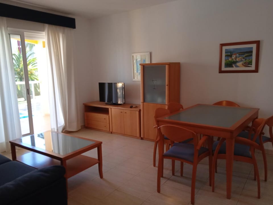 Living room, Dining area