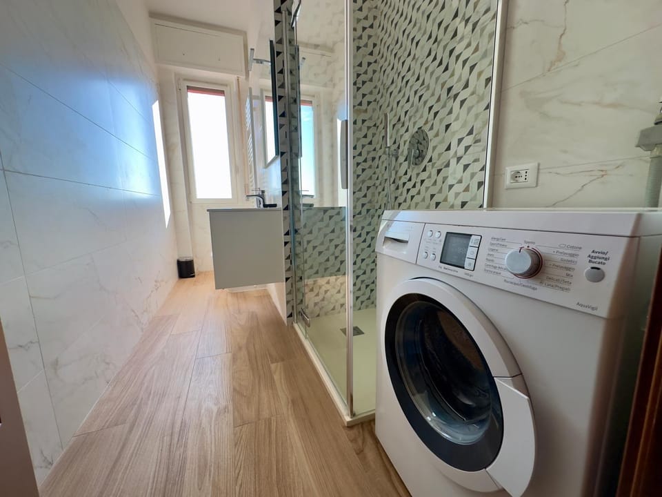 Bathroom, washing machine