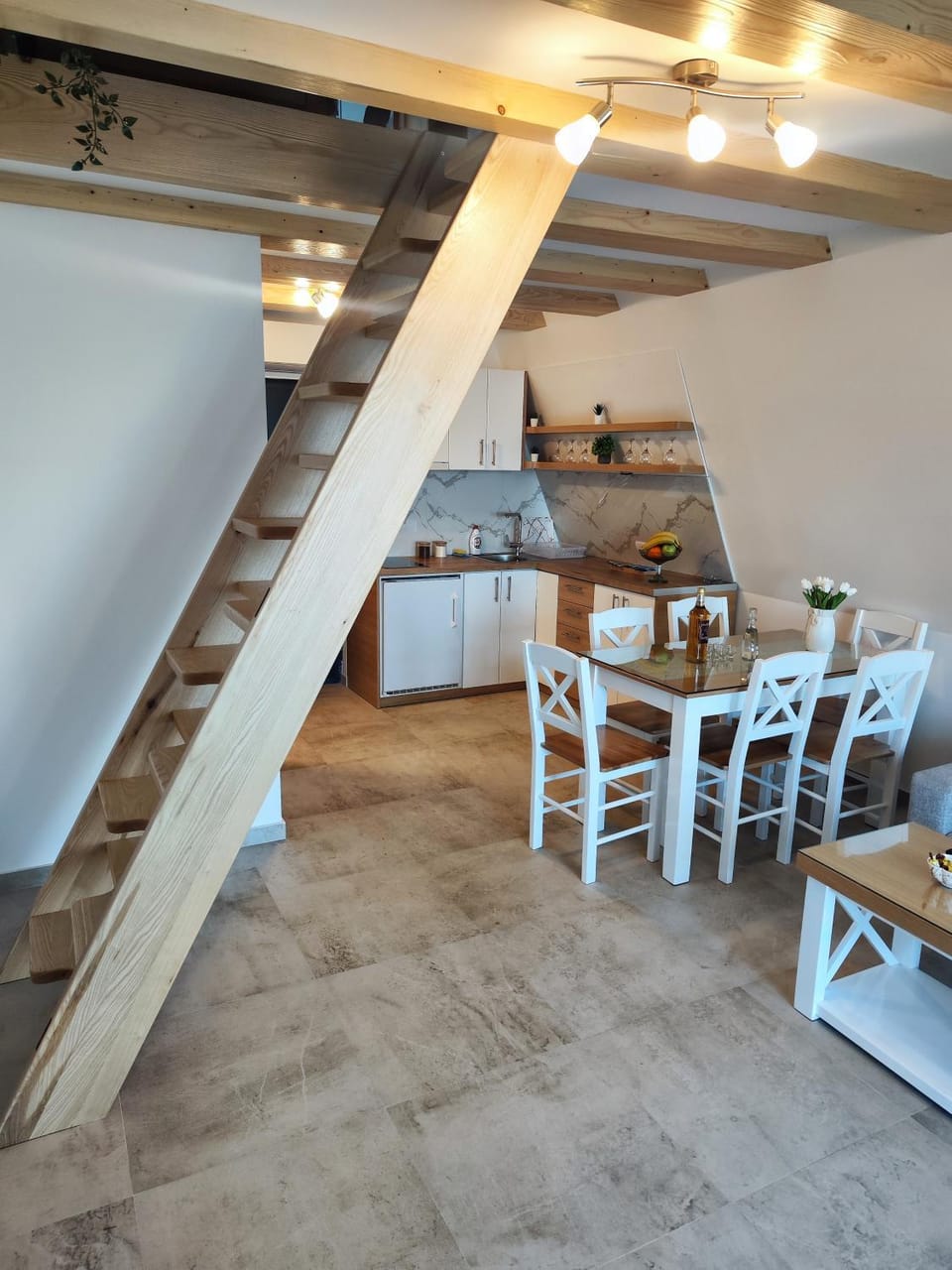 Kitchen or kitchenette, Living room, Seating area, Dining area