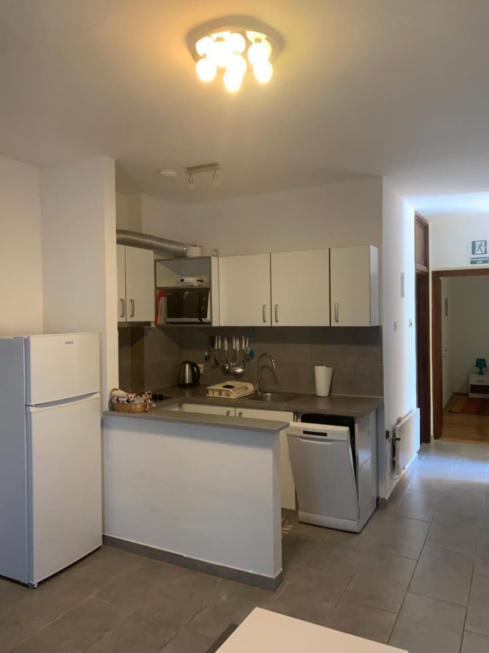 Kitchen or kitchenette, dishwasher, stove