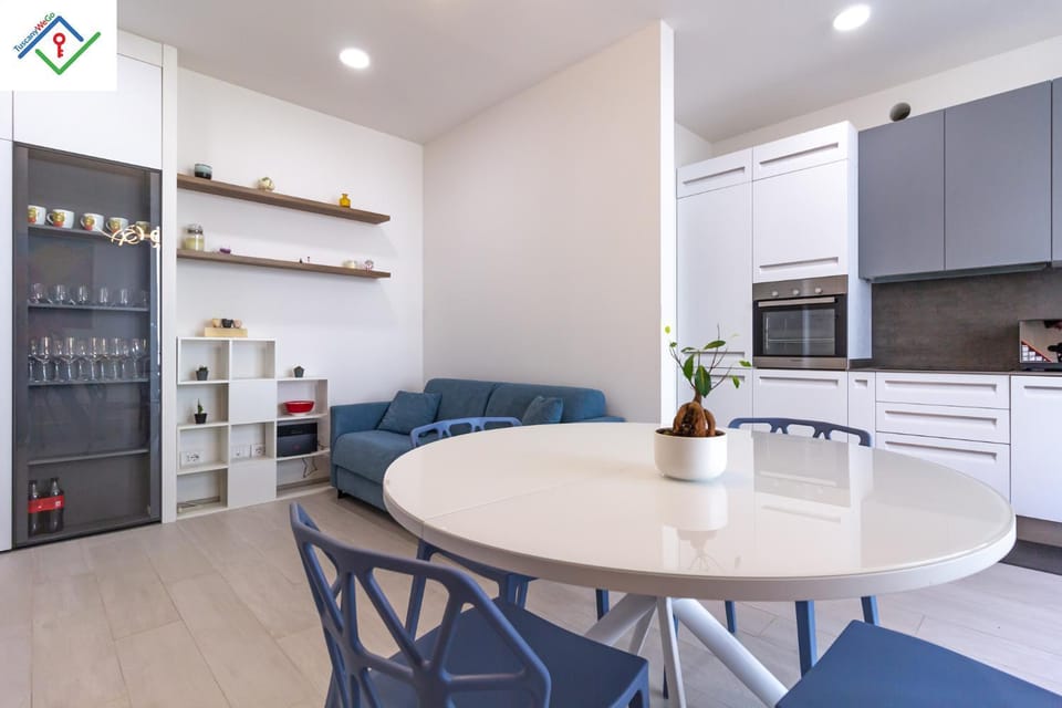 Kitchen or kitchenette, Living room, Seating area, Dining area, oven