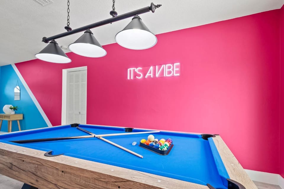 Billiard, Game Room