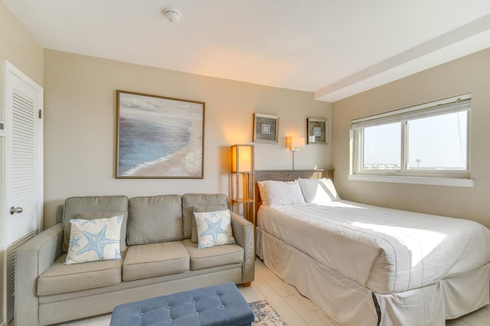 On-Site Beach Access: Studio in Gulf Shores Apartment in Alabama