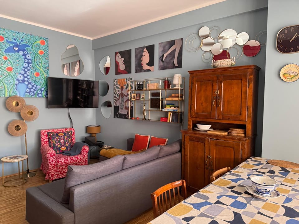 Communal lounge/ TV room, TV and multimedia, Living room, Seating area