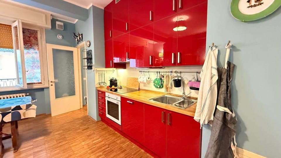 Kitchen or kitchenette, dishwasher