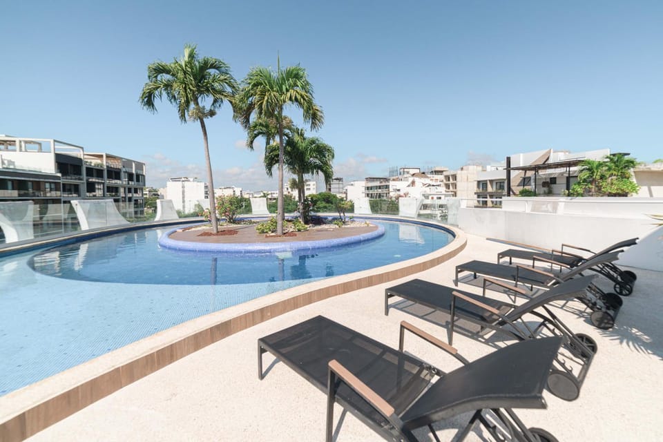 Swimming pool, sunbed