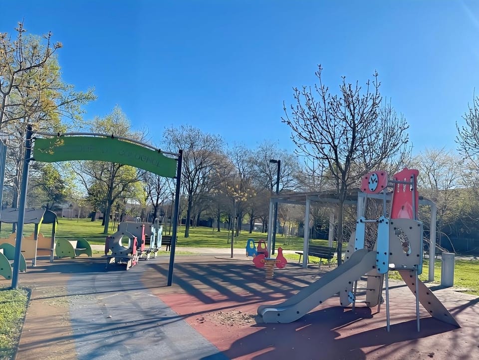 Neighbourhood, Natural landscape, Children play ground