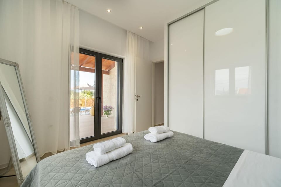 Bed, Photo of the whole room, Bedroom, towels, wardrobe