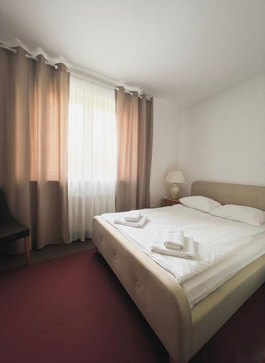 Bed, Photo of the whole room, towels