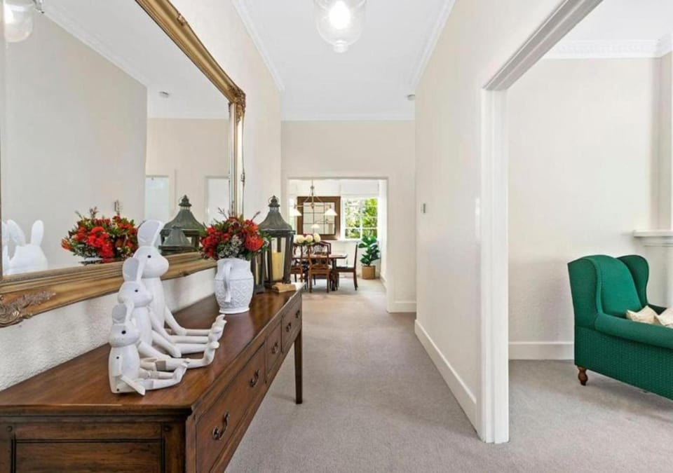 Living room, Decorative detail, Seating area