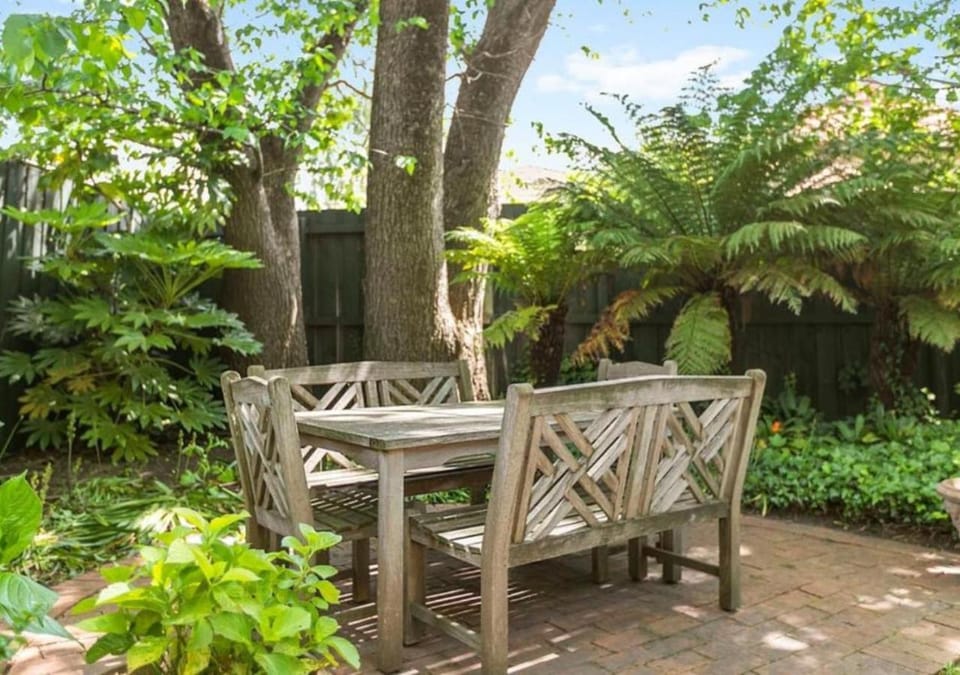 Spring, Day, Garden, Garden, Seating area, Garden view