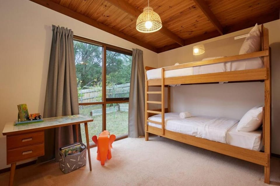 Bed, Photo of the whole room, Bedroom, bunk bed