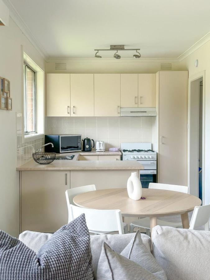Cozy & Spacious Family Unit Mt Martha Apartment in Melbourne