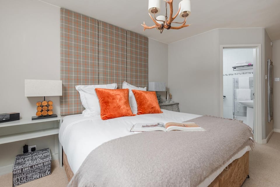 Shower, Toilet, Bed, Bedroom
