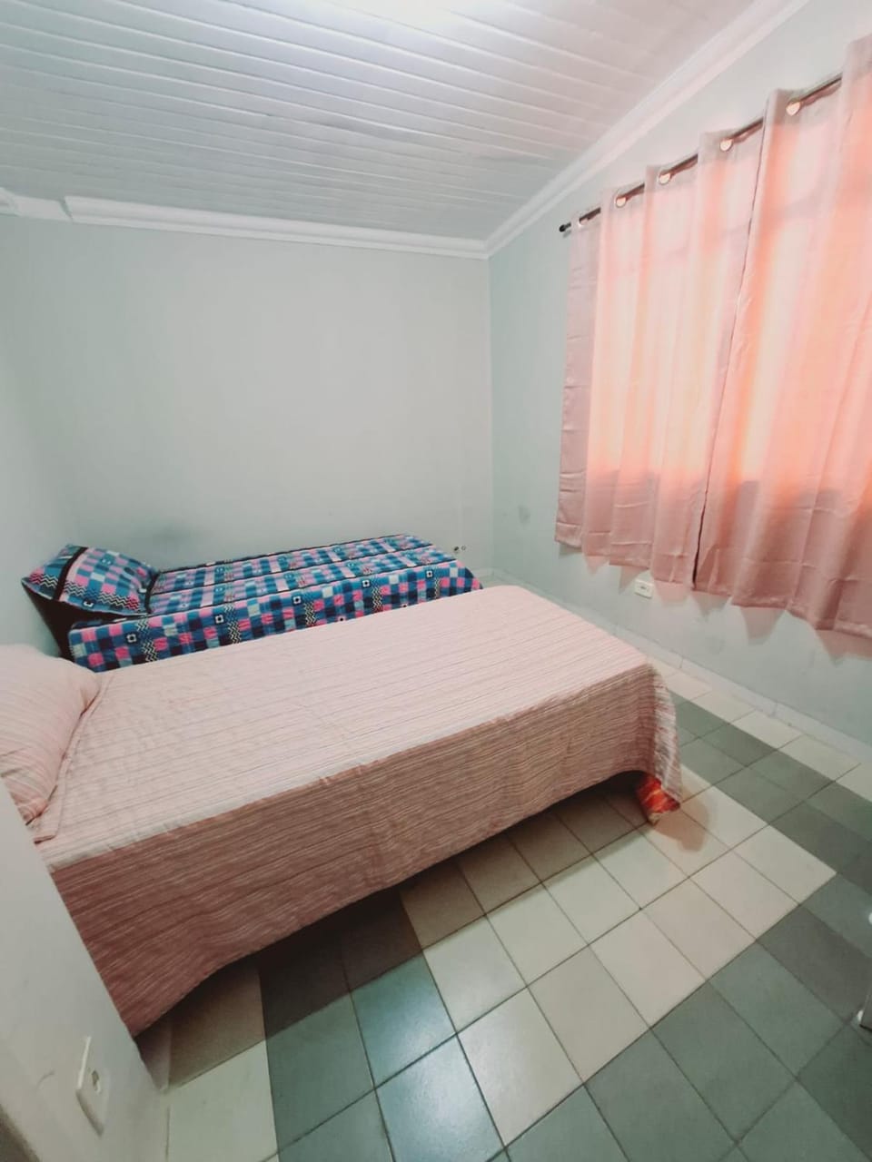 CASA - localizada no centro de Campo Grande - 2 quartos com ar e garagem para 2 carros House in Campo Grande