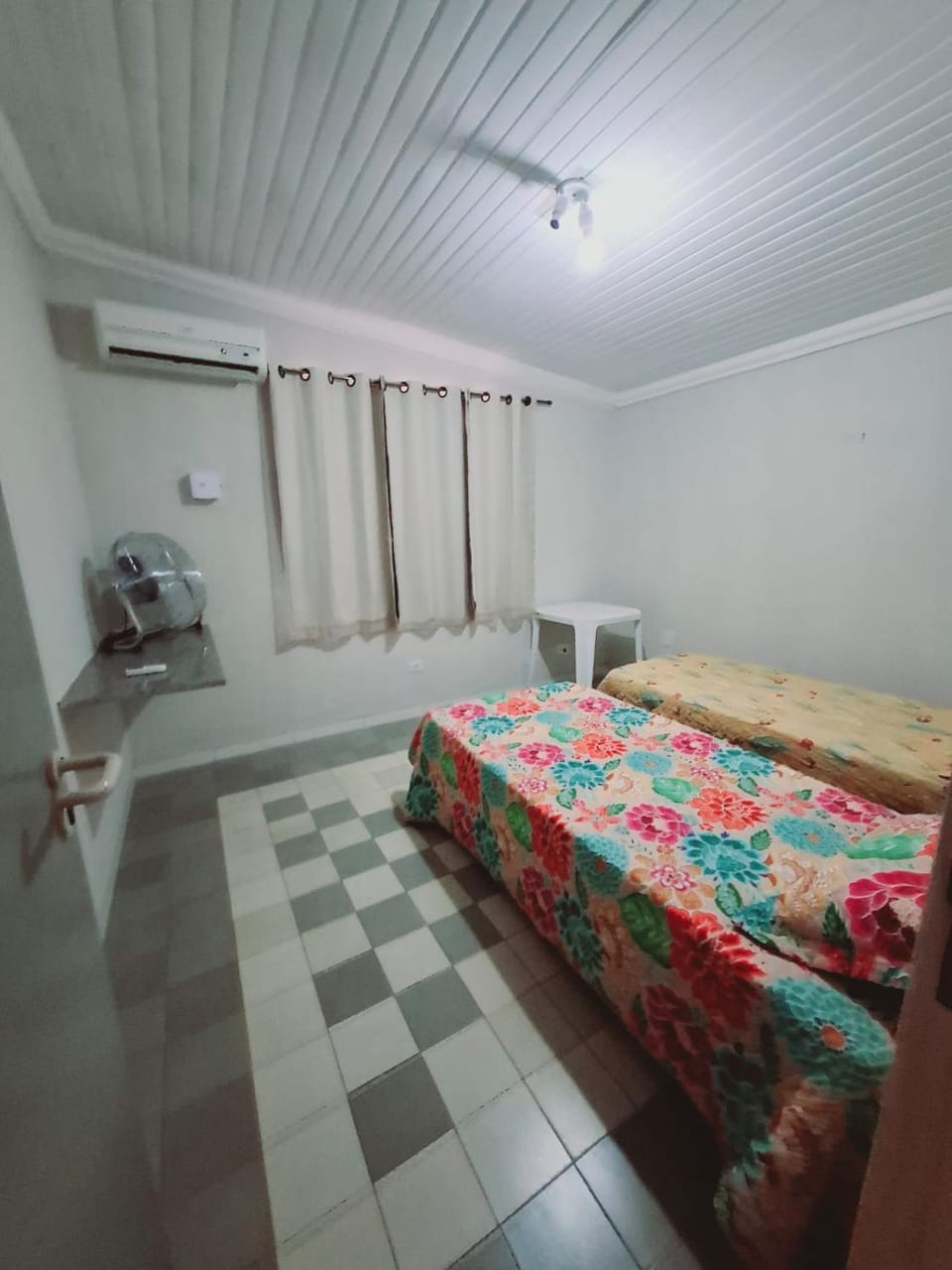 CASA - localizada no centro de Campo Grande - 2 quartos com ar e garagem para 2 carros House in Campo Grande