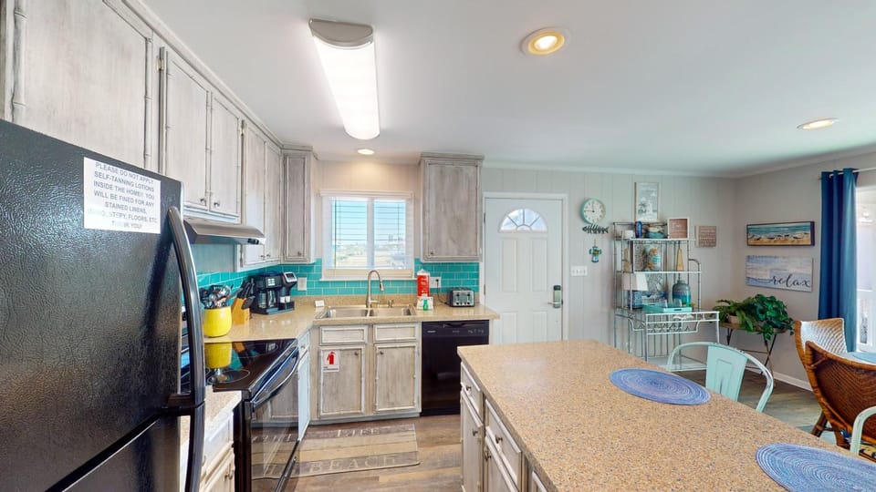 Kitchen or kitchenette, kitchen