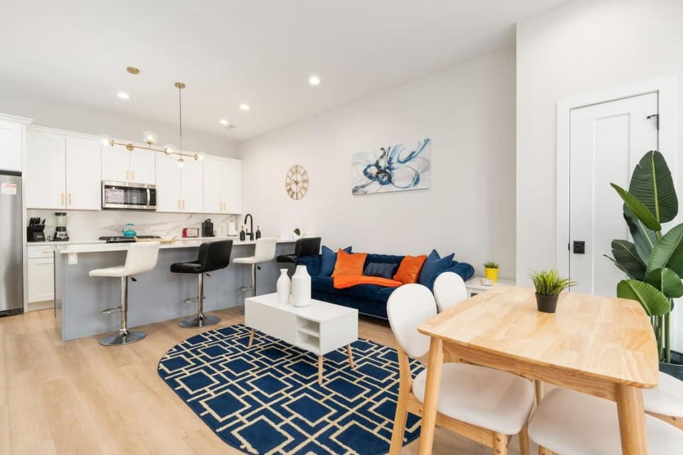 Kitchen or kitchenette, Living room, Seating area, stove