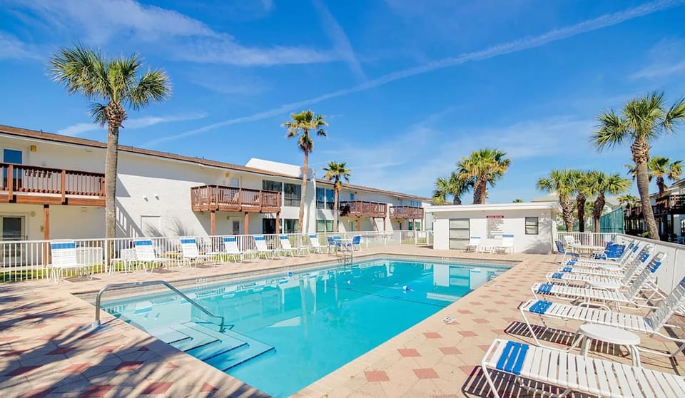Beachview 102 - Flaming Sunrise House in Pensacola Beach
