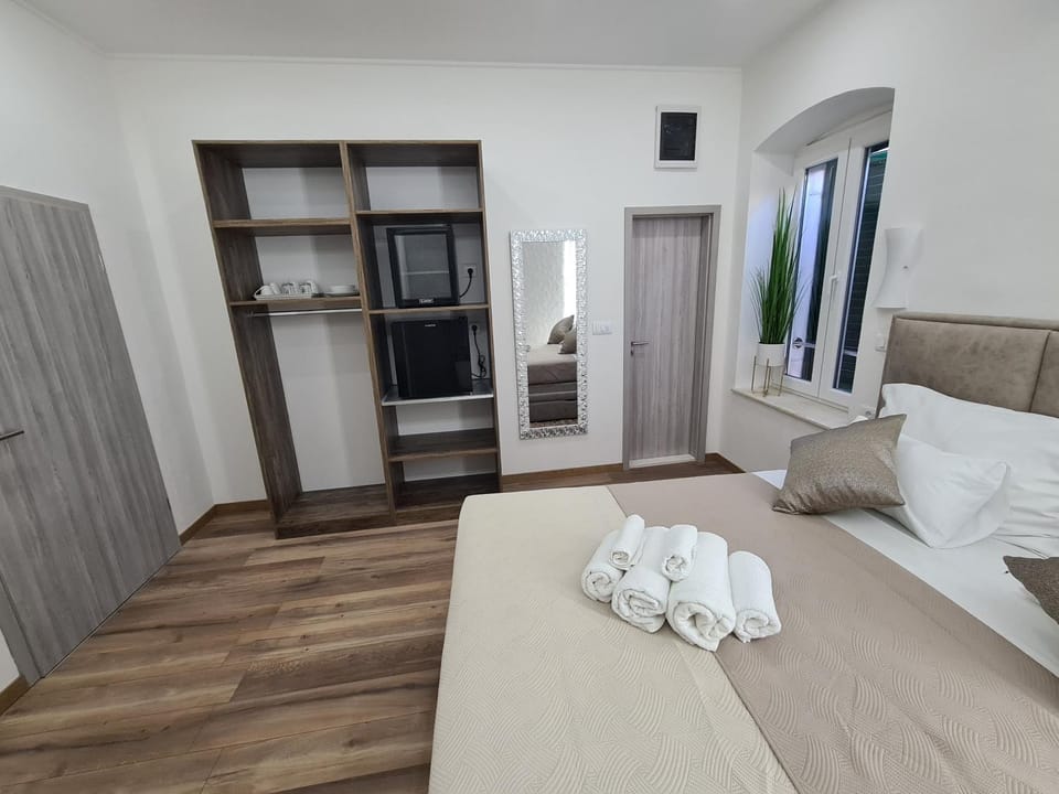 Bed, TV and multimedia, Living room, Seating area, Bedroom, towels, wardrobe, air conditioner