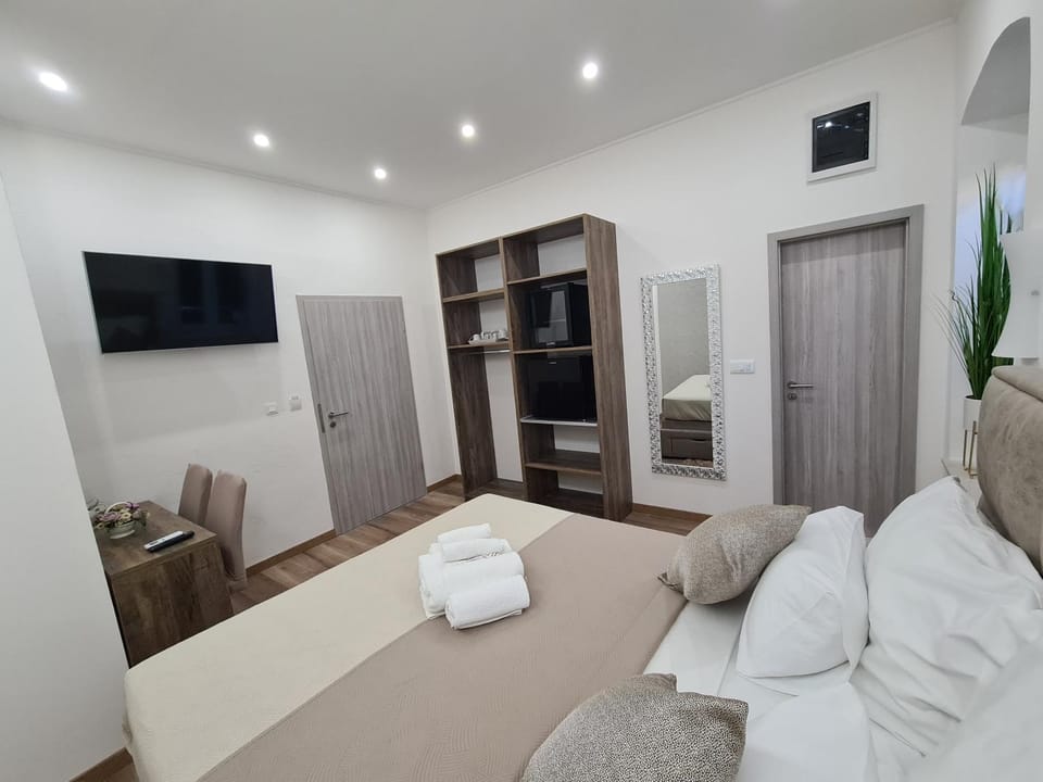Bed, TV and multimedia, Living room, Seating area, Bedroom, towels, wardrobe, air conditioner