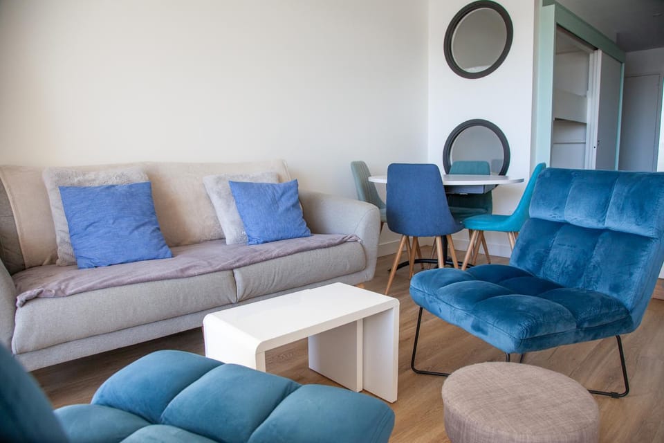 Living room, Seating area