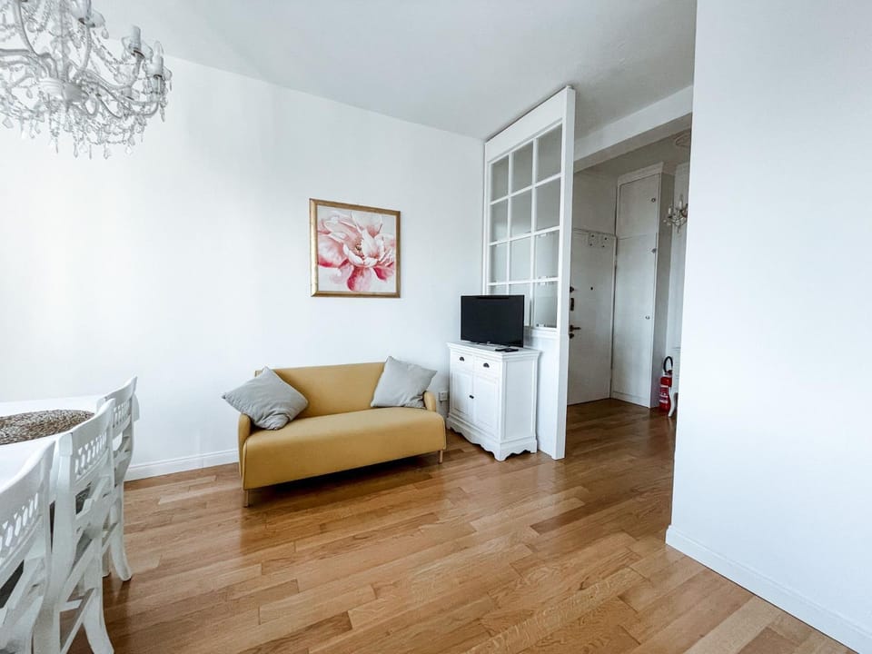 White Pearl - CityCenter - Large & Elegant Flat Apartment in Milan