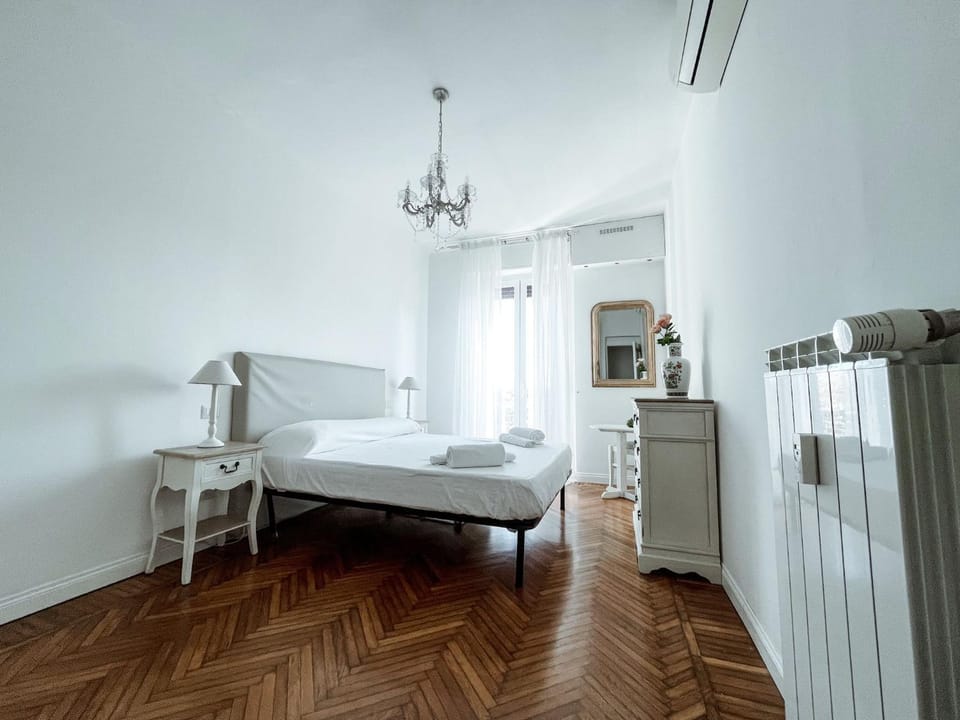 White Pearl - CityCenter - Large & Elegant Flat Apartment in Milan
