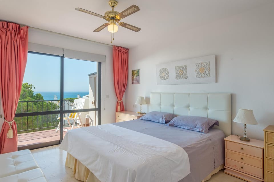 Bed, Photo of the whole room, Bedroom, Sea view