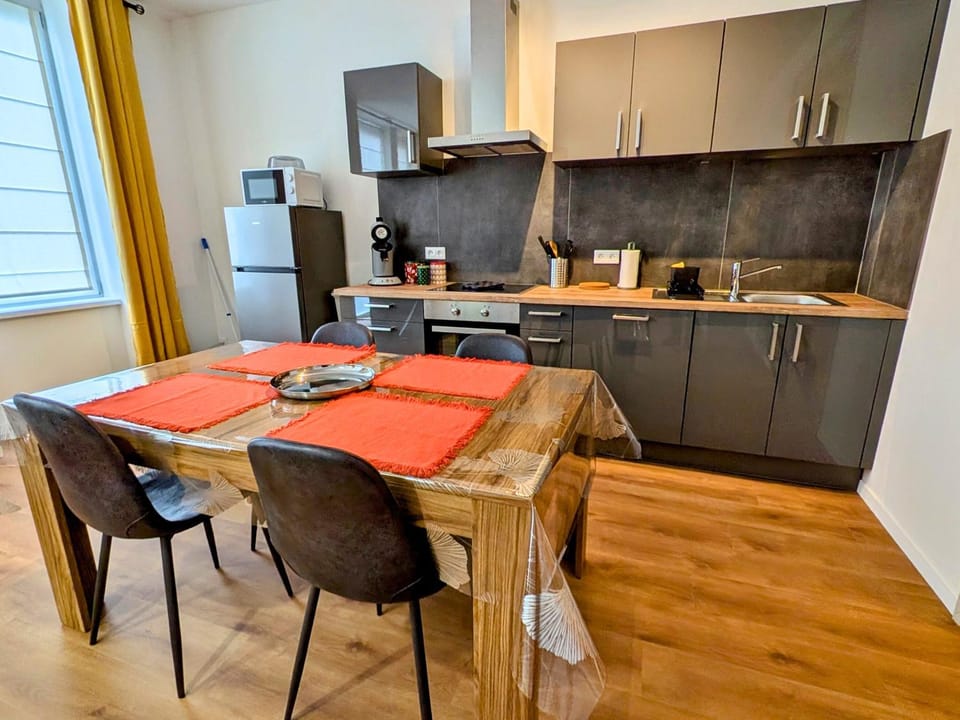 Dining area, kitchen