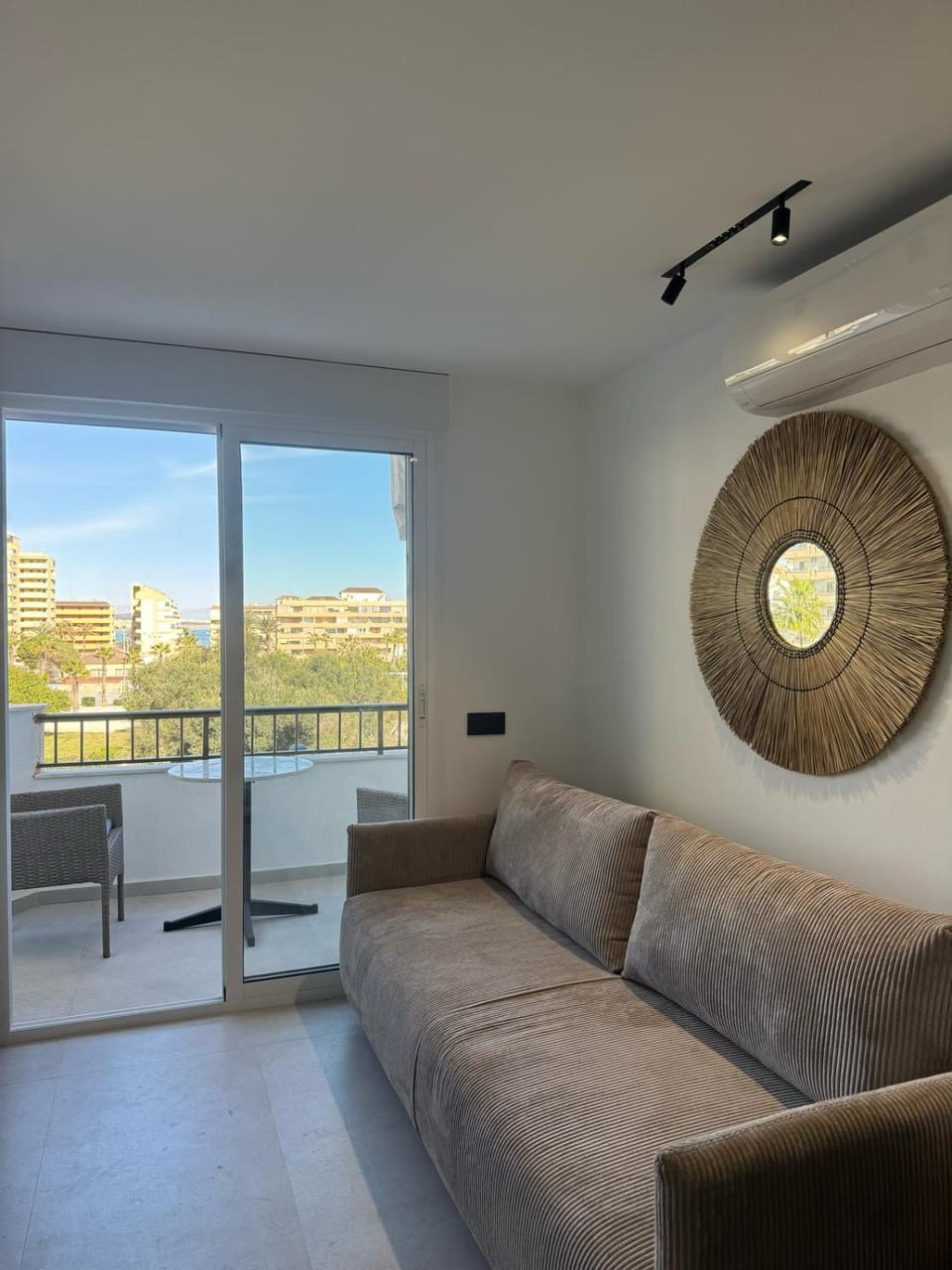View (from property/room), Balcony/Terrace, Living room