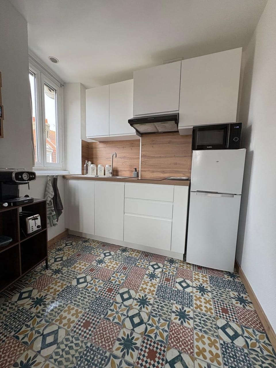 Kitchen or kitchenette, stove