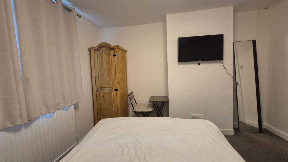 TV and multimedia, Bedroom, wardrobe