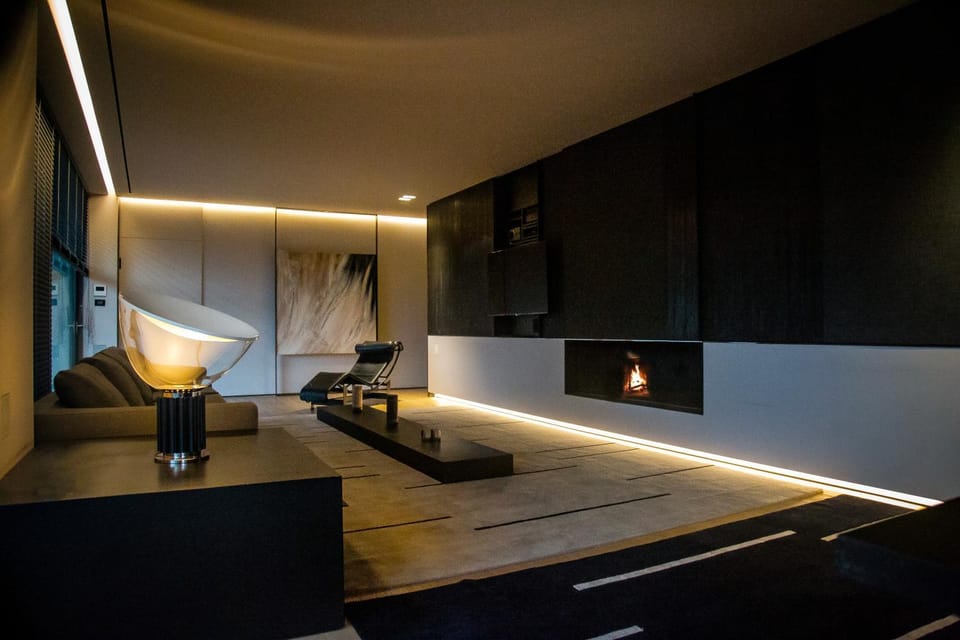 TV and multimedia, Living room, Seating area, fireplace, furniture, furniture, internet, internet, elevator, acessibility, air conditioner